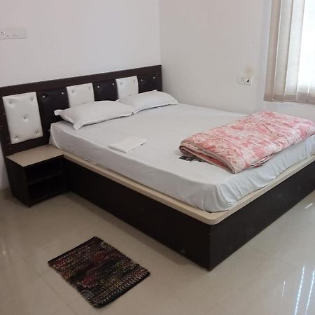 Hotel Vishal Buxar Екстер'єр фото