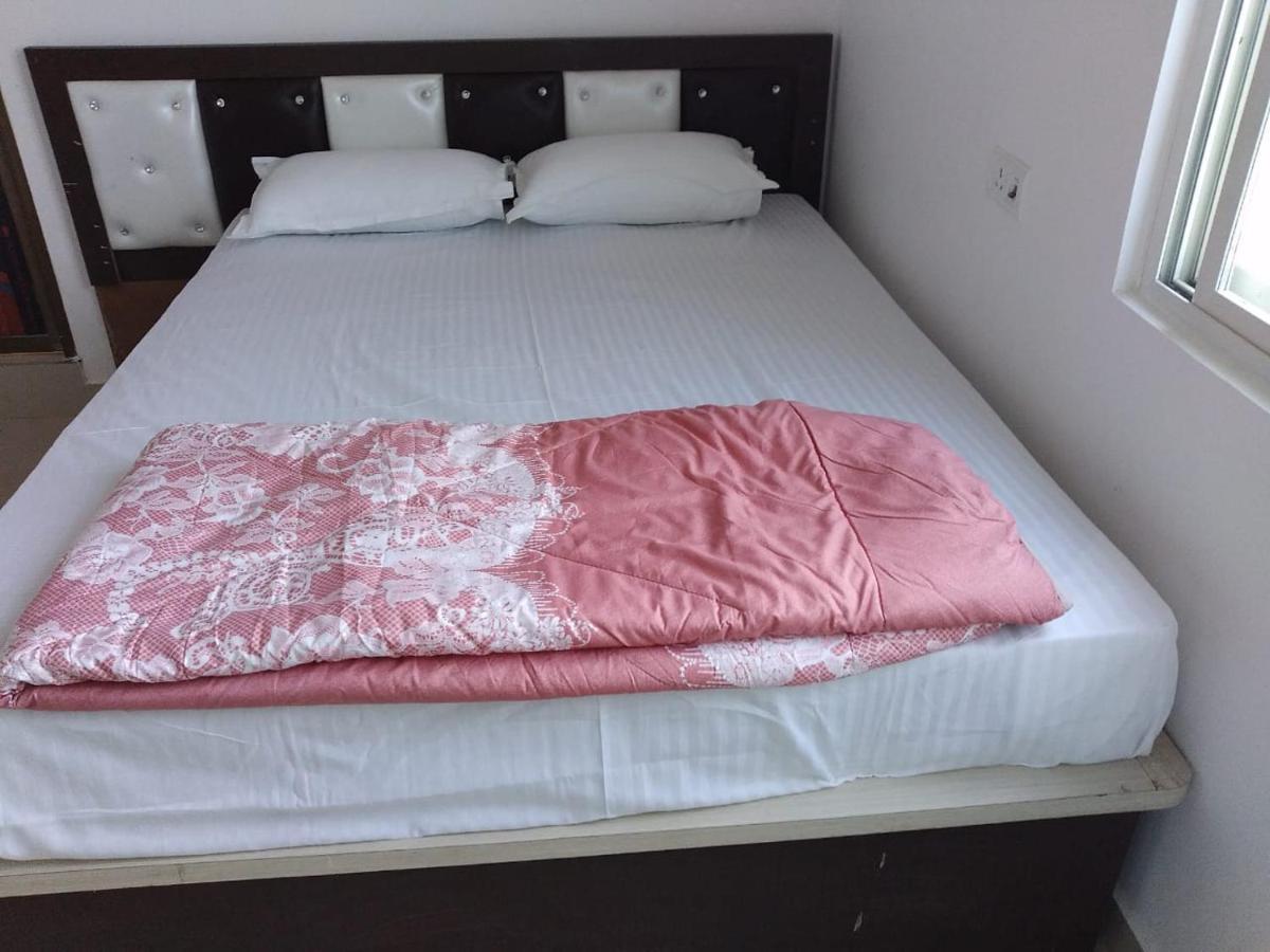 Hotel Vishal Buxar Екстер'єр фото