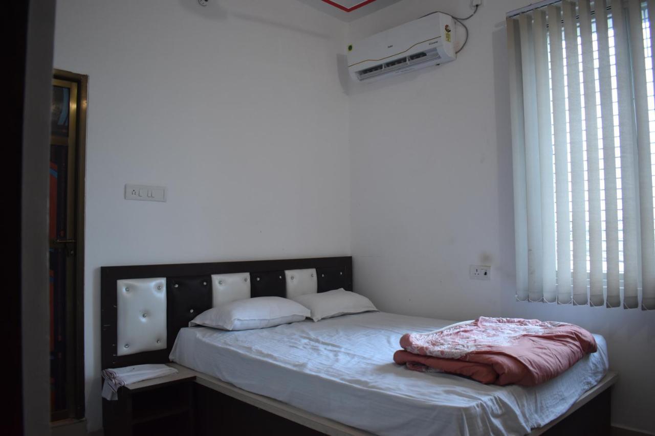 Hotel Vishal Buxar Екстер'єр фото