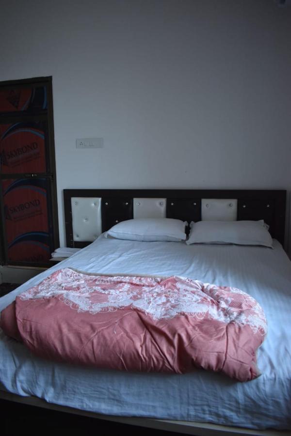 Hotel Vishal Buxar Екстер'єр фото