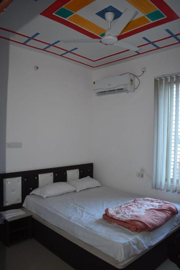 Hotel Vishal Buxar Екстер'єр фото