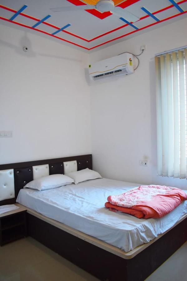 Hotel Vishal Buxar Екстер'єр фото
