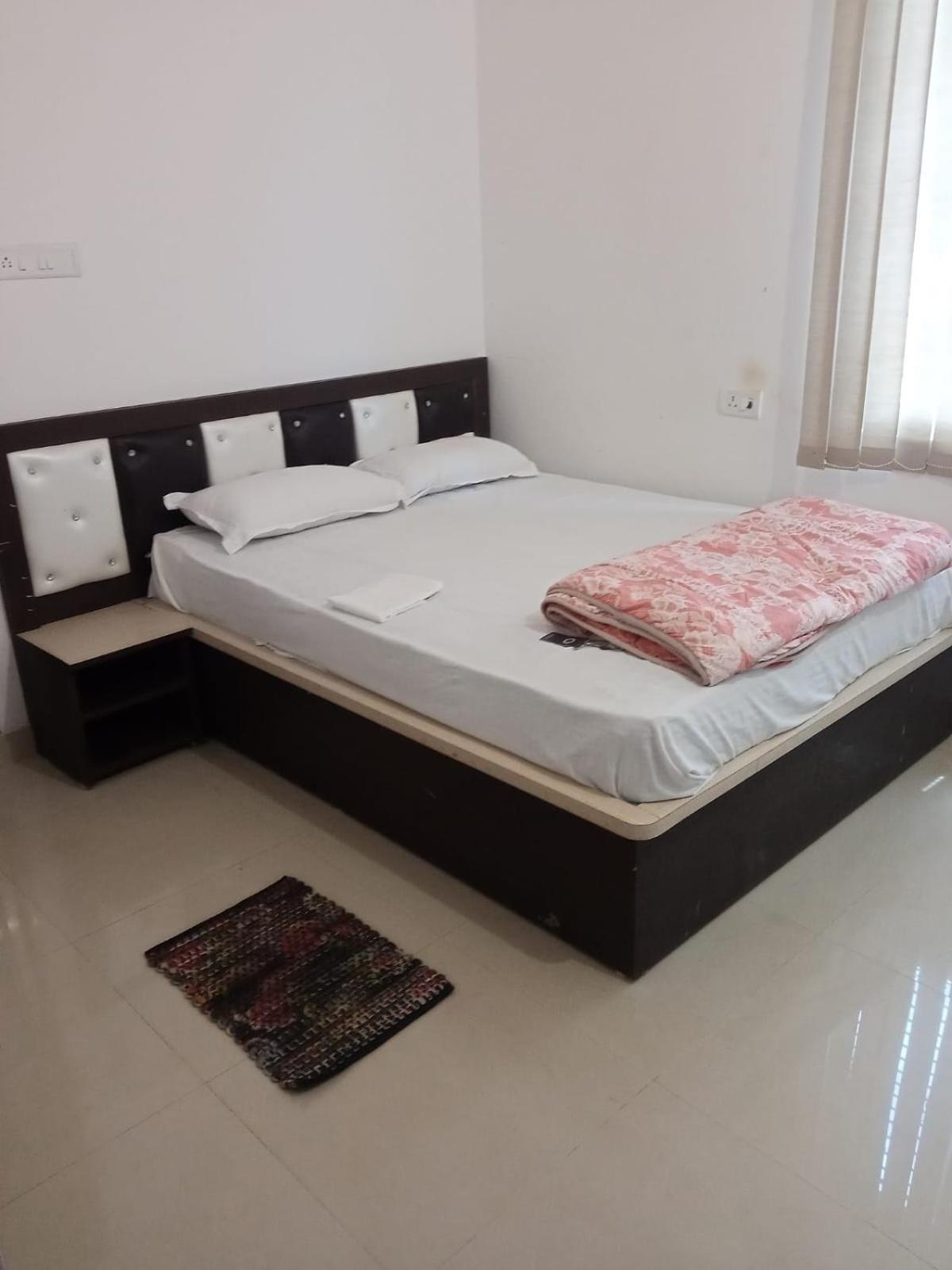 Hotel Vishal Buxar Екстер'єр фото